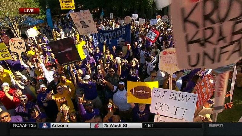Illustration for article titled Grab 'Em By The Saban: Your Baton Rouge College GameDay Sign Roundup